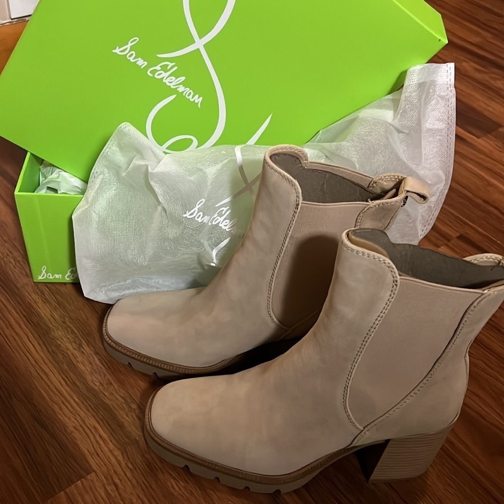 Sam EDELMAN
Women's Rollins Lug-Sole High-Heel Chelsea Booties